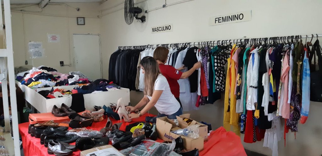 Bazar AMAMOS — roupas e calçados organizados